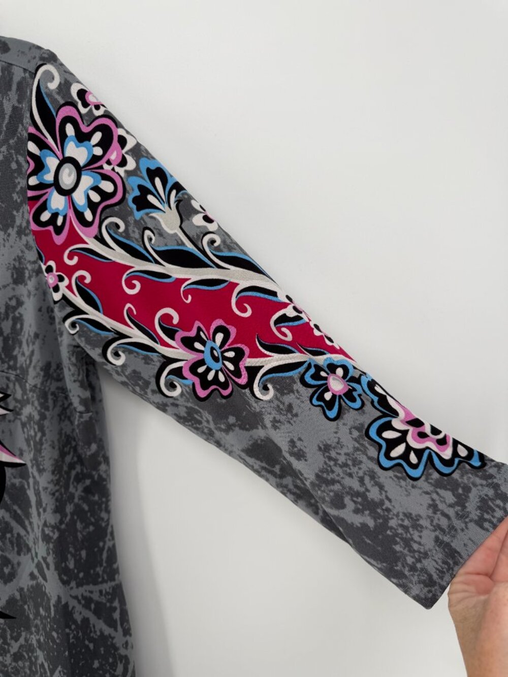 Bob Mackie Wearable Art Cockatoo Floral Top Gray Pink 3/4 Sleeve Size S - Picture 4 of 8